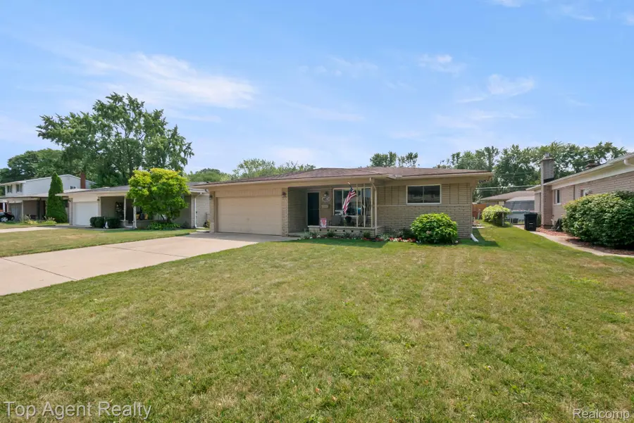 11202 Lorman Drive, Sterling Heights, MI 48312 - #2