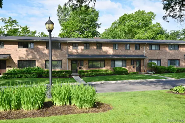142 E Hickory Grove Road #3, BloomfieldHills, MI 48304
