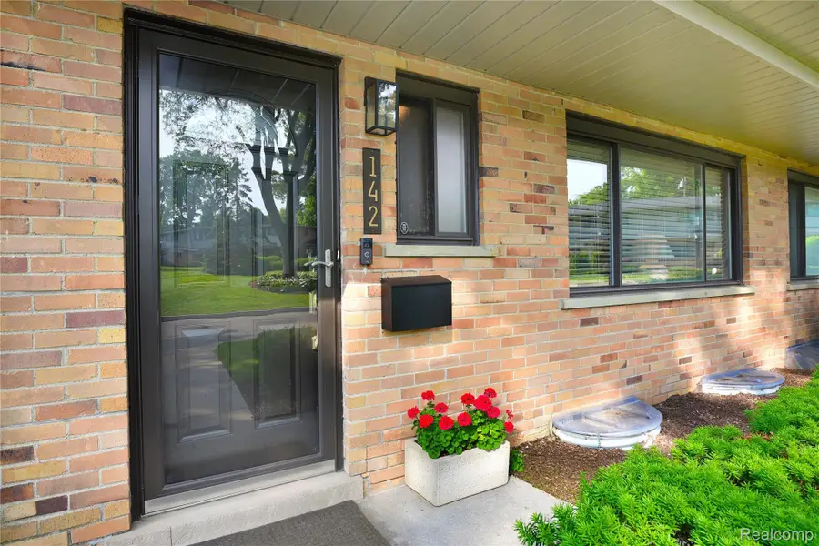 142 E Hickory Grove Road #3, Bloomfield Hills, MI 48304 - #2