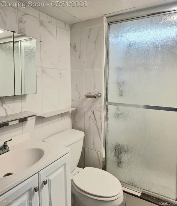 8577 Christine Street, Warren, MI 48093