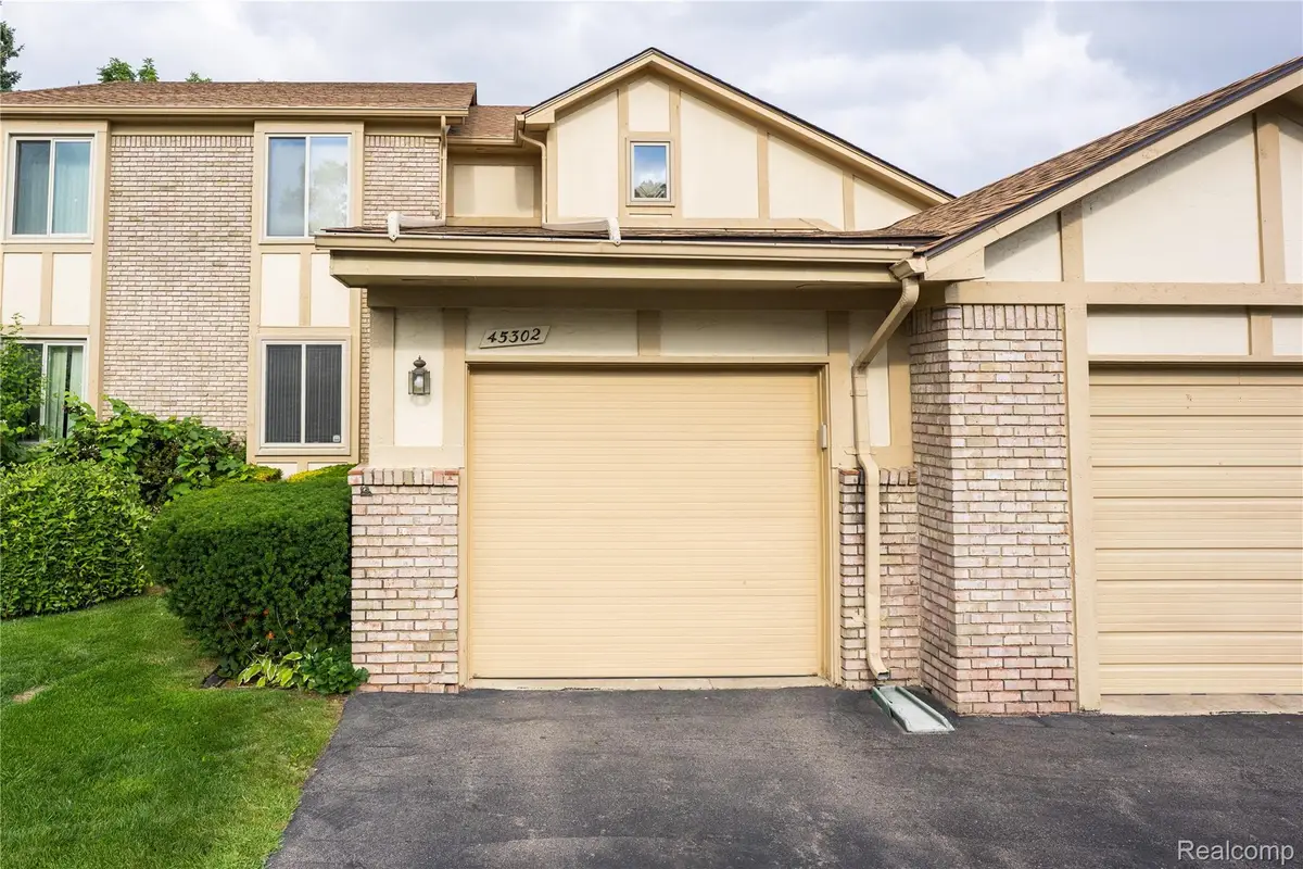 45302 Manor Drive, Utica, MI 48317 - #1