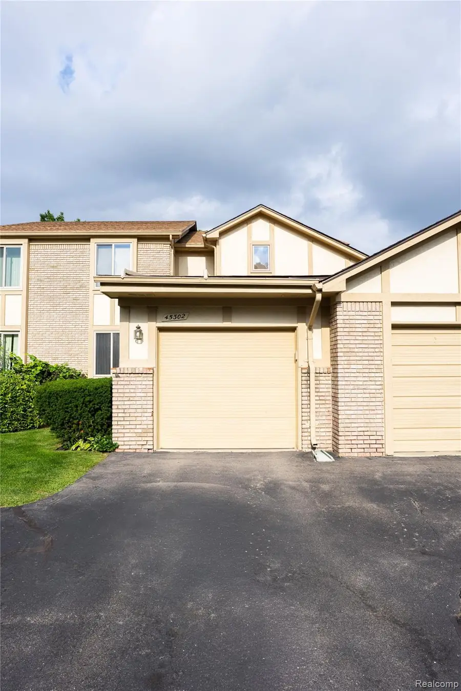45302 Manor Drive, Utica, MI 48317 - #2