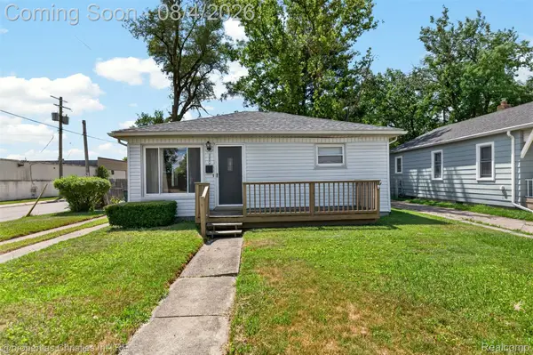 880 Jewell Street N, Ferndale, MI 48220