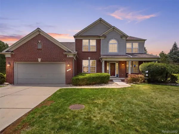 957 River Rock Drive, Holly, MI 48442