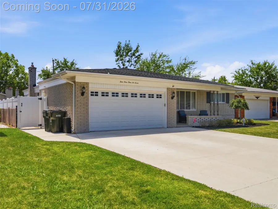33367 Elgin Court, Sterling Heights, MI 48310 - #2