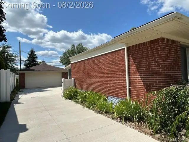 31225 Kenwood Avenue, Madison Heights, MI 48071 - #3