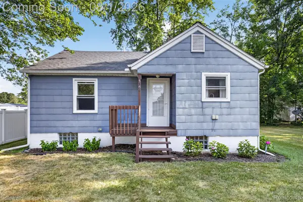 5300 Clinton River Drive, Waterford, MI 48327