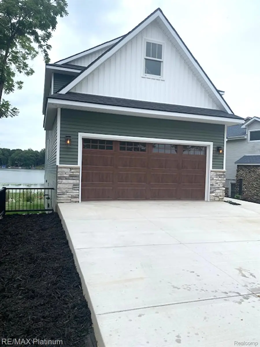 4075 Highcrest Drive, Brighton, MI 48116 - #2