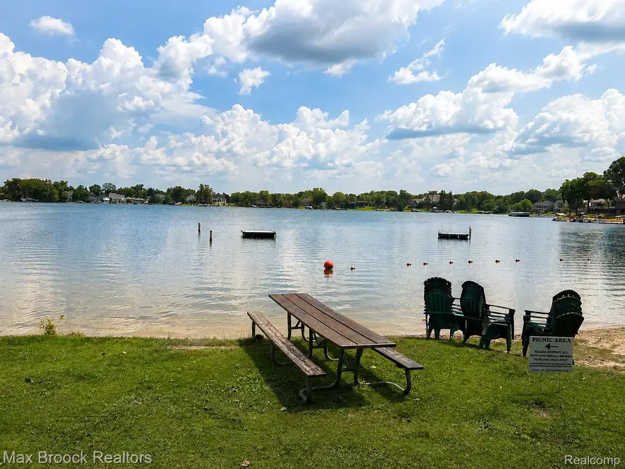 4463 Westover Drive, West Bloomfield, MI 48323 - #3