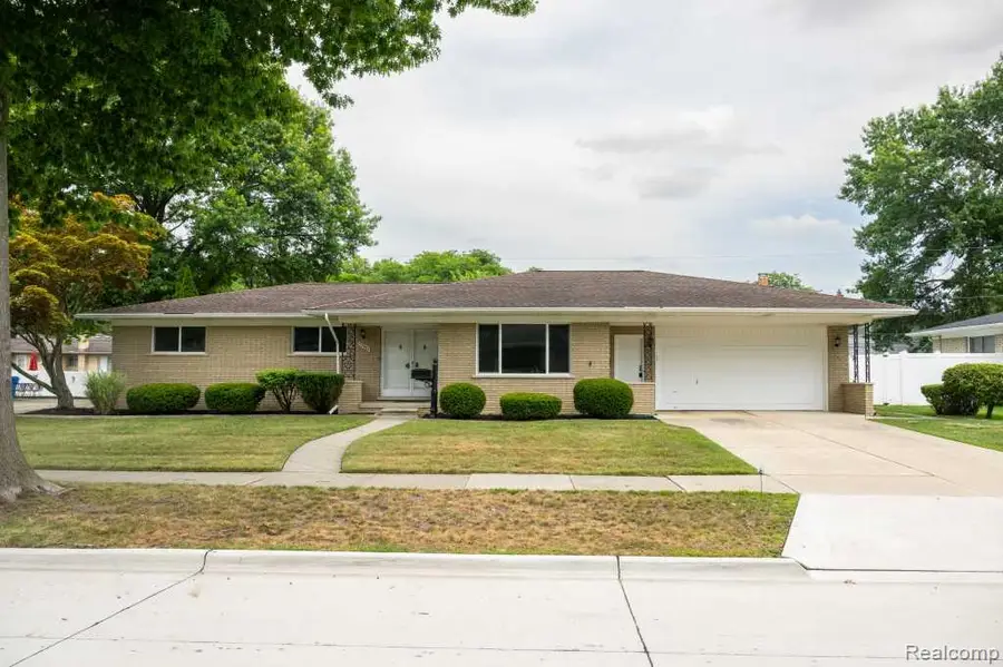 32400 Northampton Drive, Warren, MI 48093 - #2