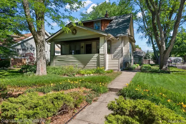 233 E Farnum Avenue, RoyalOak, MI 48067