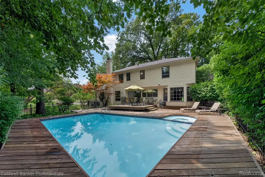 4133 Shore Crest Drive, West Bloomfield, MI 48323 - #2