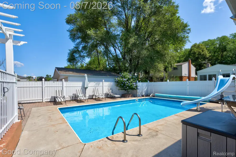 8926 Independence Drive, Sterling Heights, MI 48313 - #2