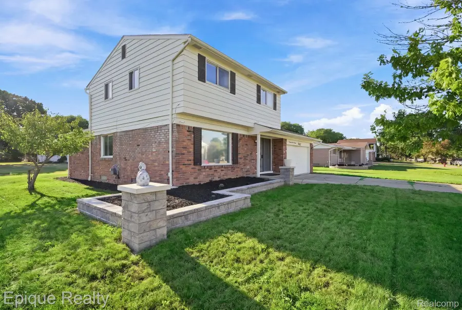 27819 Westcott Crescent Circle, Farmington Hills, MI 48334 - #2