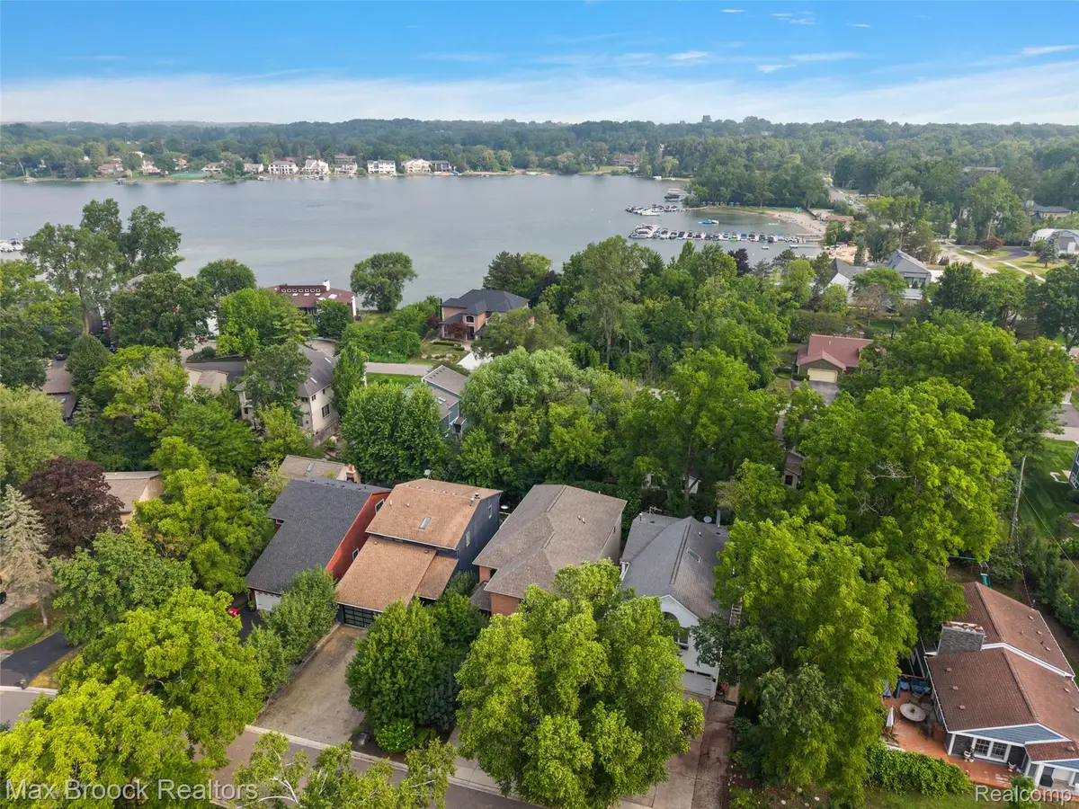 5348 Sunnycrest Drive, West Bloomfield, MI 48323 - #1