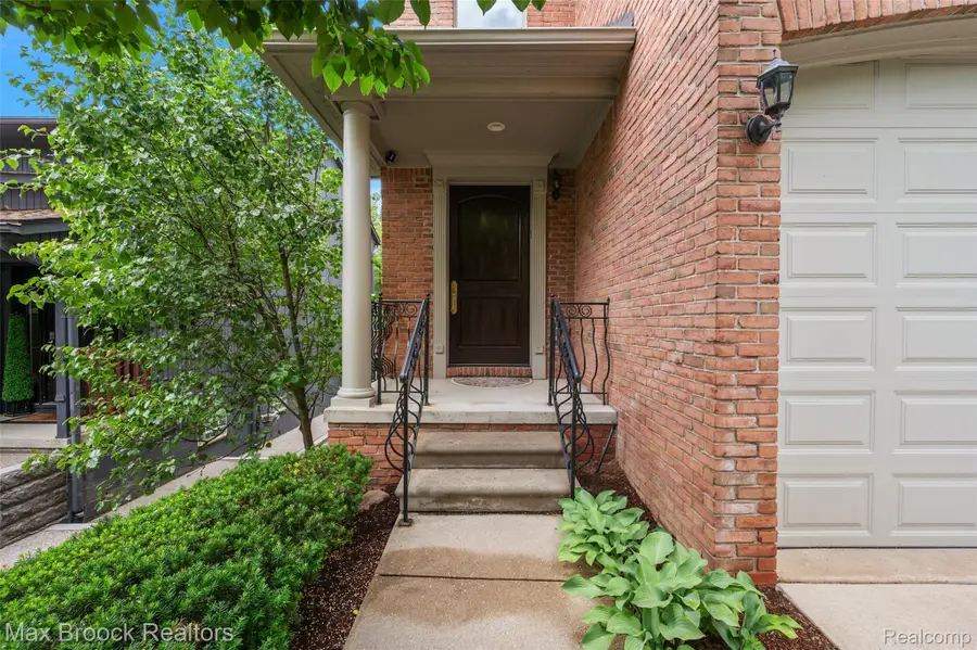 5348 Sunnycrest Drive, West Bloomfield, MI 48323 - #2