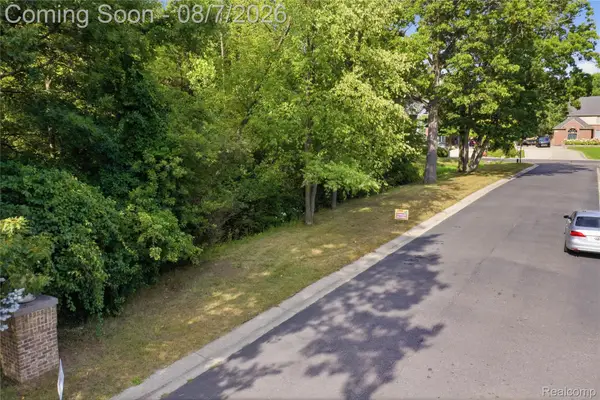 8959 Clubwood Drive, WalledLake, MI 48390