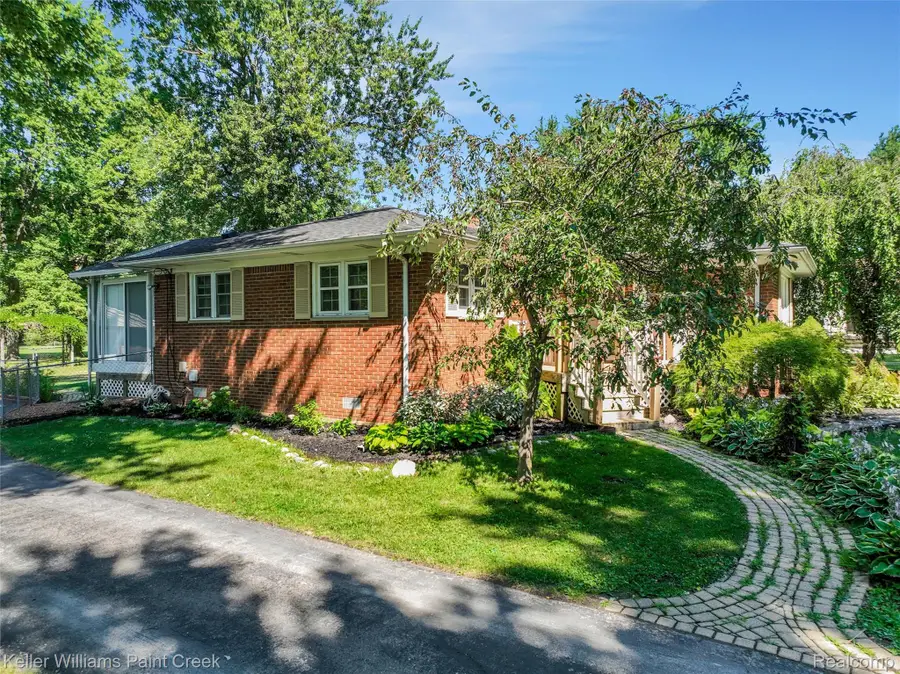 3302 Grant Road, Rochester Hills, MI 48309 - #3