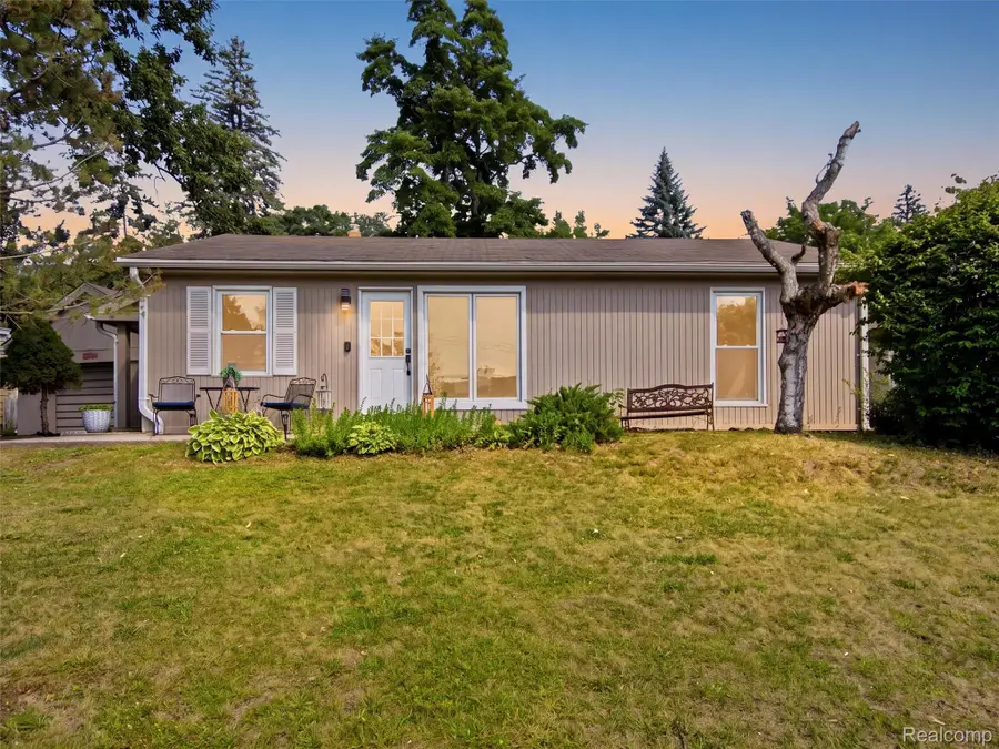 2790 Sylvan Shores Drive, Waterford, MI 48328 - #2