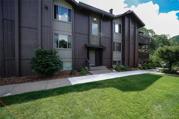 8365 Pontiac Lake Road #12, WhiteLake, MI 48386
