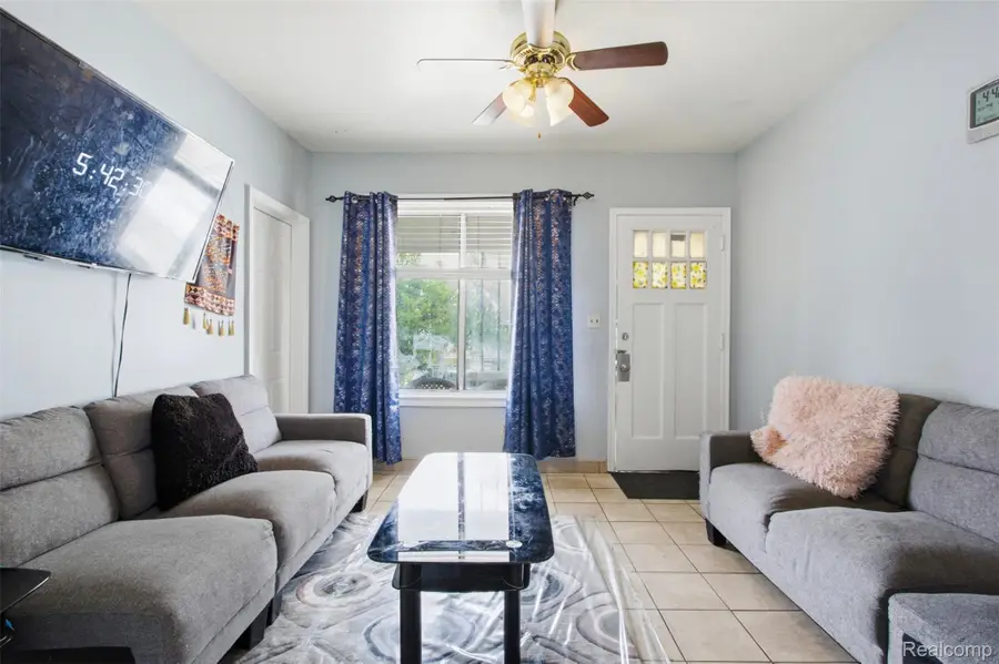 7053 Reuter Street, Dearborn, MI 48126 - #3
