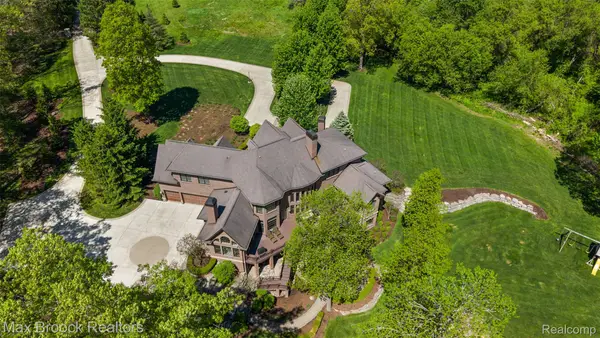 9716 Hadley Road, Clarkston, MI 48348