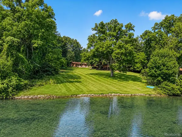 1425 Clarendon Road, BloomfieldHills, MI 48302
