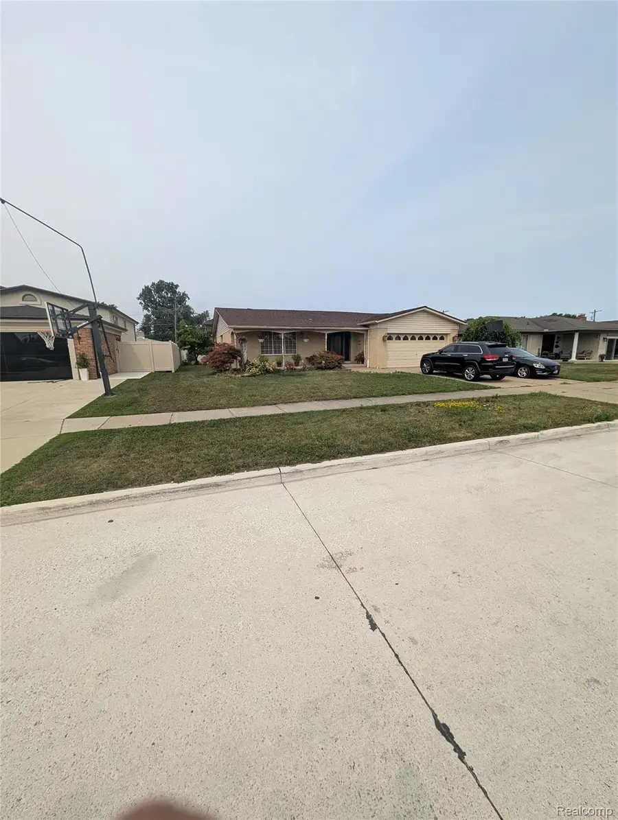 27072 Simone Street, Dearborn Heights, MI 48127 - #2