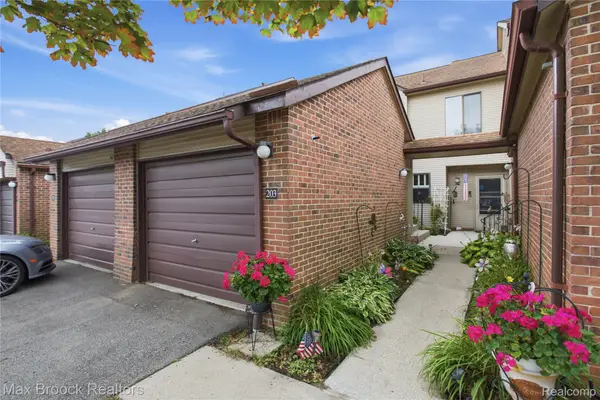6580 Ridgefield Circle #203, WestBloomfield, MI 48322