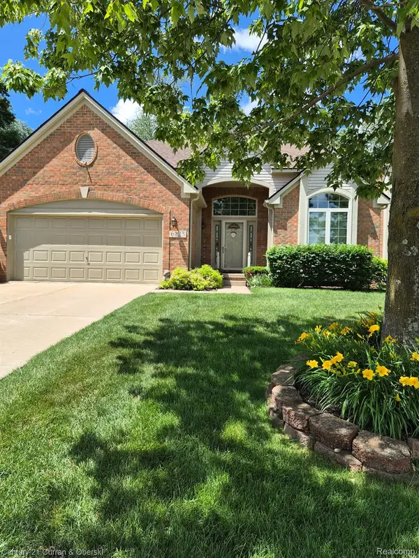 6123 Lochmore Drive #71, CommerceTwp, MI 48382