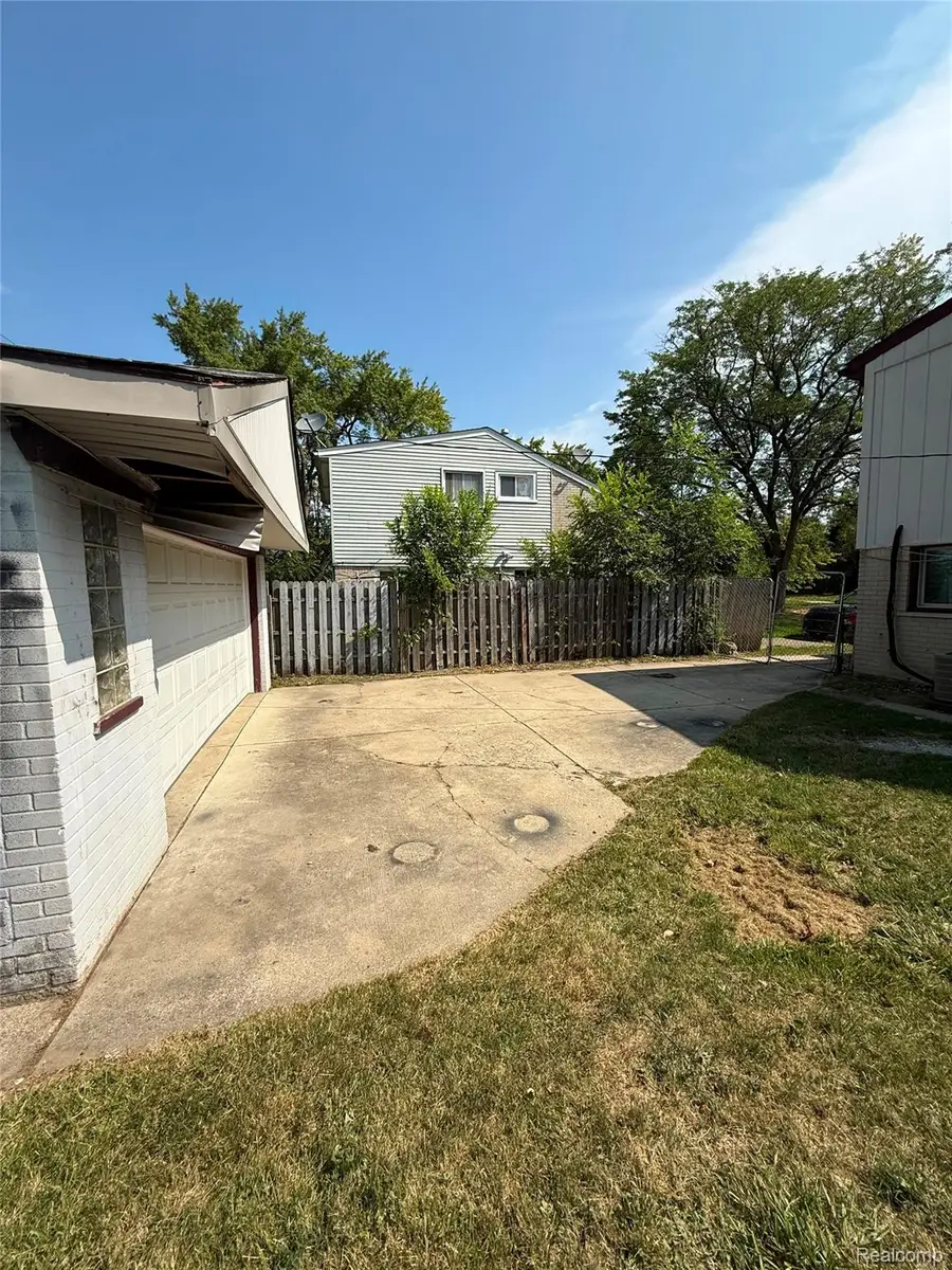 4556 Cleveland Street, Wayne, MI 48184 - #3
