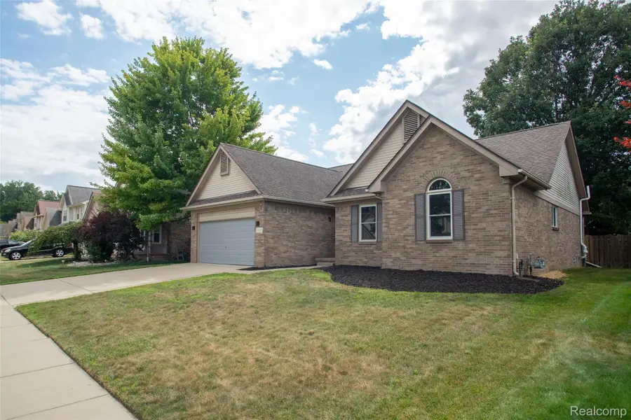 19108 Red Oak Lane, Riverview, MI 48193 - #2
