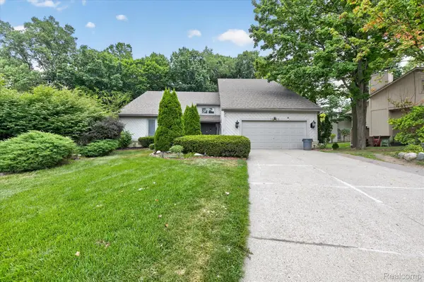 38808 Lancaster Drive, Farmington, MI 48331