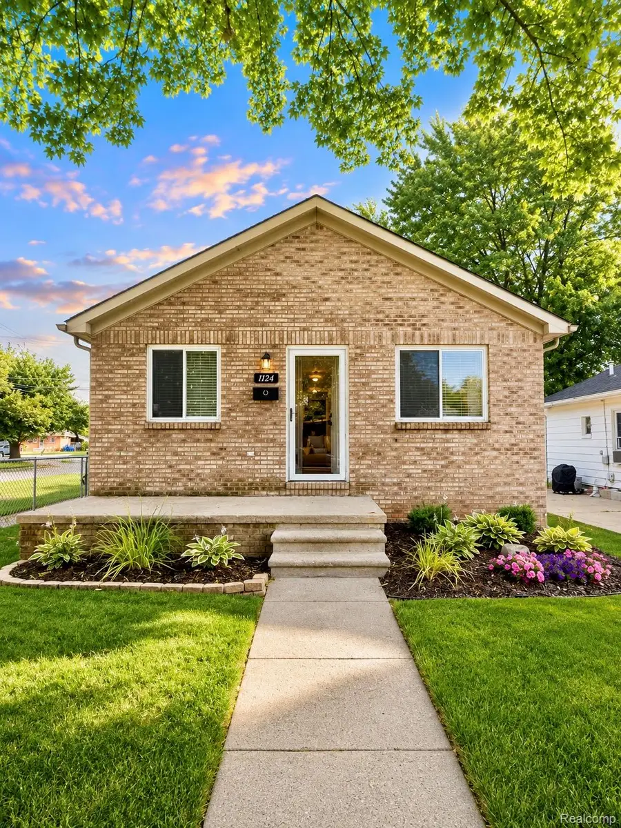 11124 Essex Avenue, Warren, MI 48089 - #2