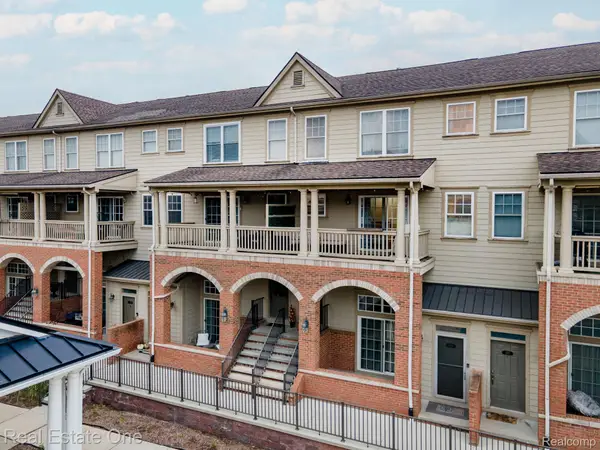 190 Amys Walk, AuburnHills, MI 48326