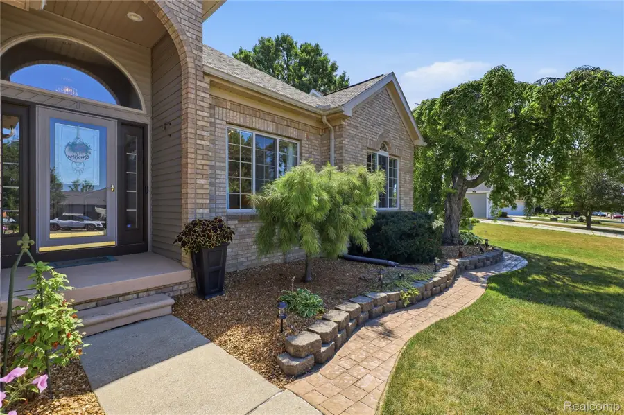 6122 S Edge Way, Grand Blanc, MI 48439 - #2