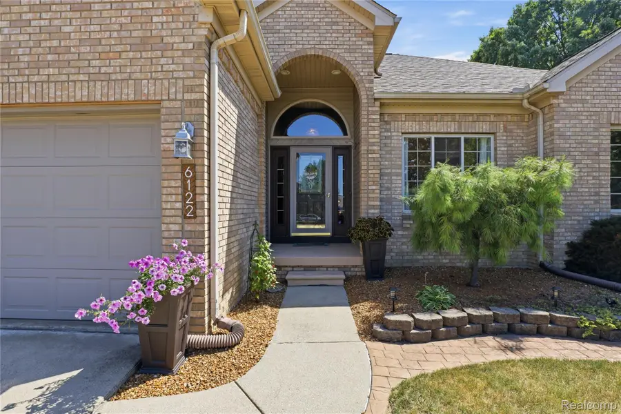 6122 S Edge Way, Grand Blanc, MI 48439 - #3