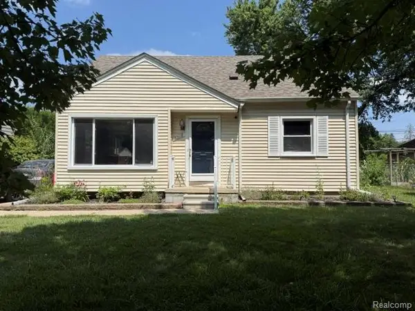 32118 Cambridge Street, GardenCity, MI 48135