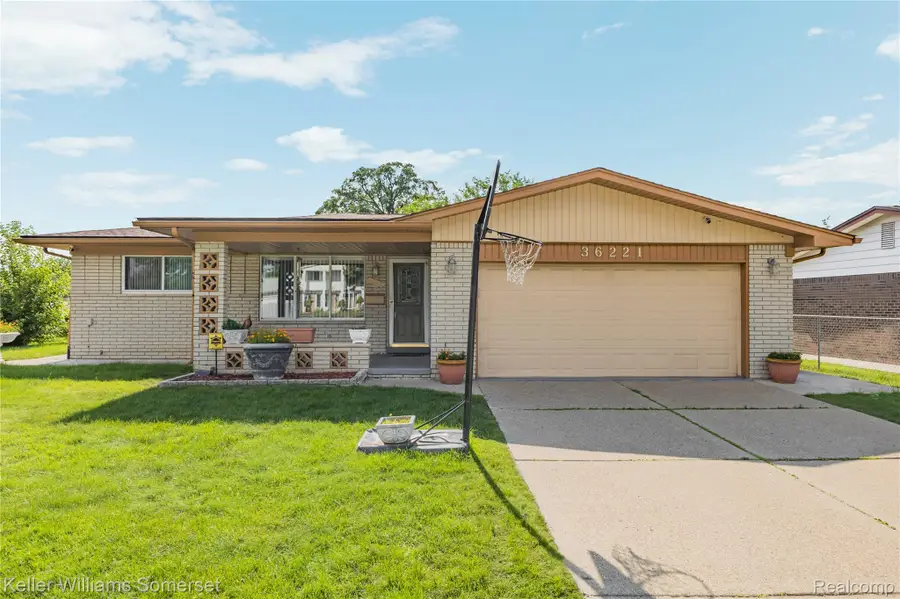 36221 Pickwick Court, Sterling Heights, MI 48310 - #3