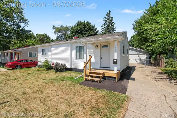 1514 W Atherton Road, Flint, MI 48507