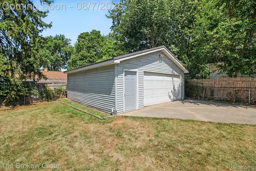 1514 W Atherton Road, Flint, MI 48507 - #2
