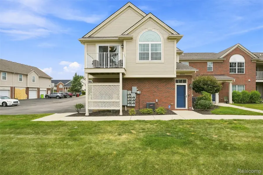 28248 S Pointe Lane, Chesterfield, MI 48051 - #2