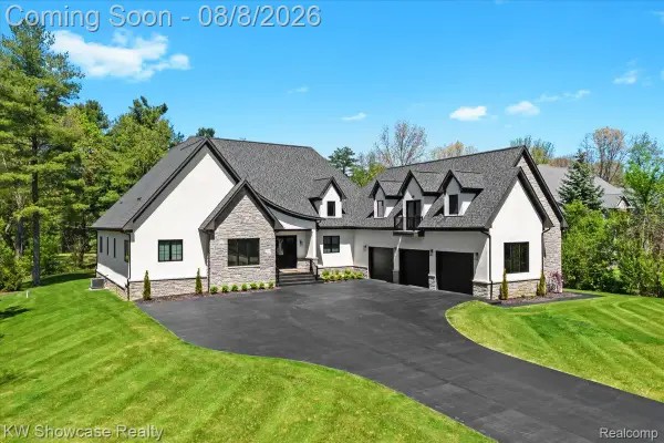 910 Hill Hollow Lane, Milford, MI 48381