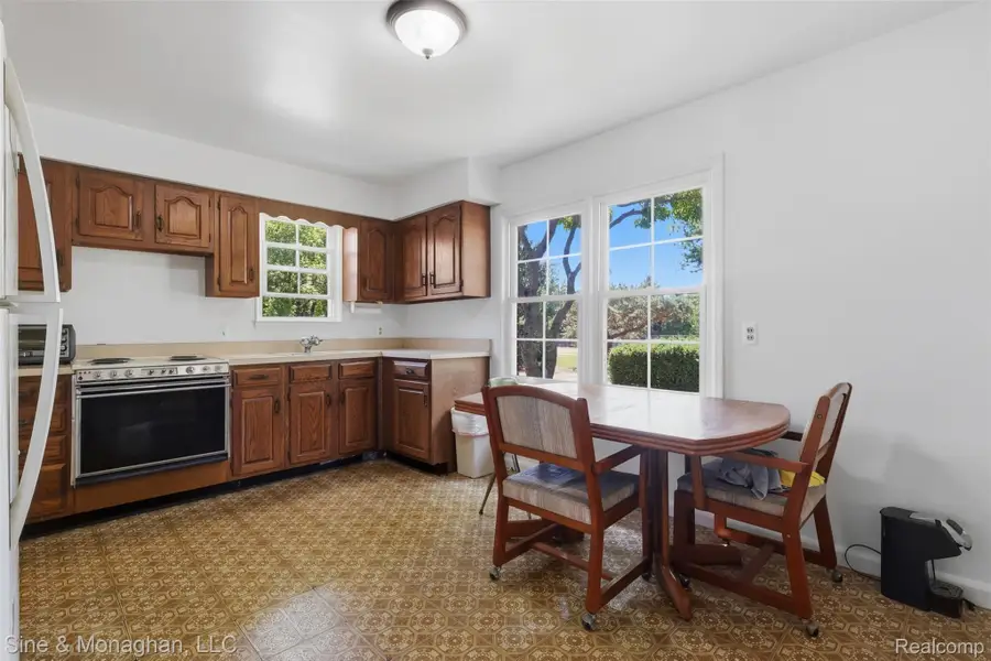 15801 E 11 Mile Road, Roseville, MI 48066 - #3