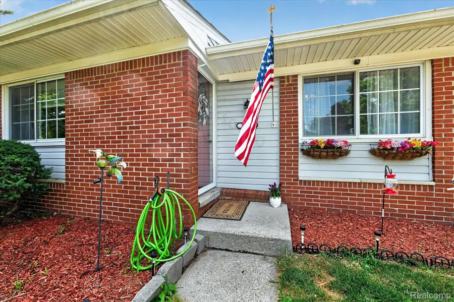 10660 Jackson Street, Belleville, MI 48111 - #3