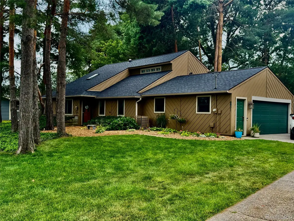 8971 Highland Drive, Freeland, MI 48623 - #1