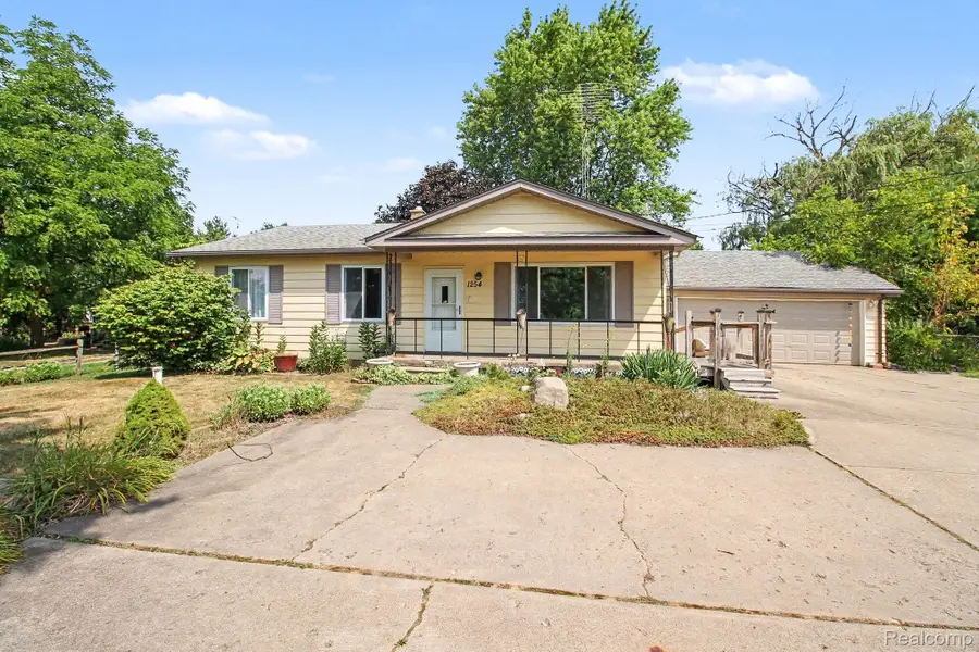 1254 W Grand Blanc Road W, Mundy, MI 48439 - #2