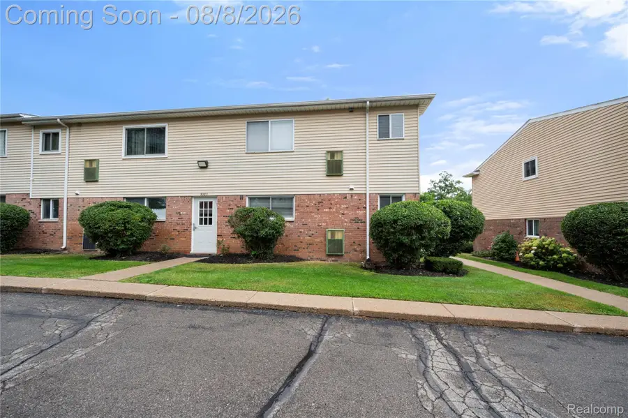 5283 Highland Road #205, Waterford, MI 48327 - #2