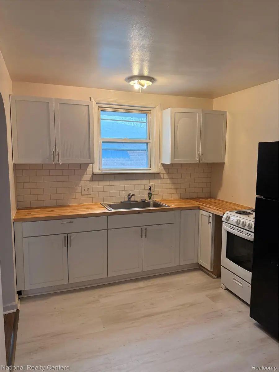 8119 Studebaker Avenue, Warren, MI 48089 - #3