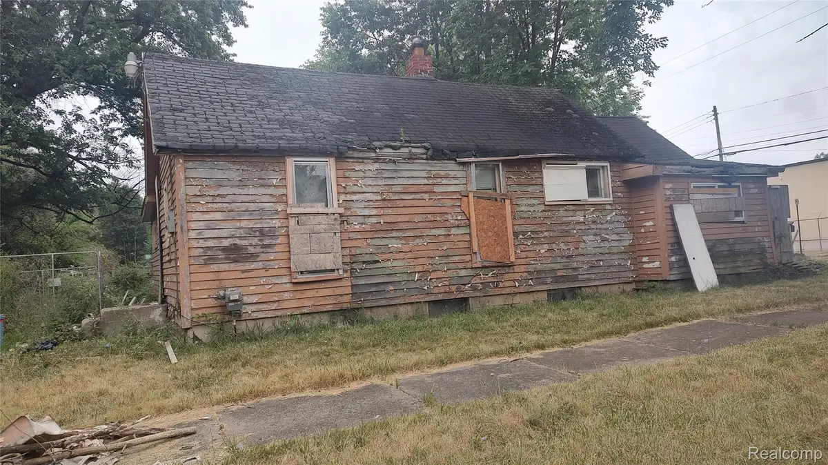 2401 Kansas Avenue, Flint, MI 48506 - #1